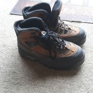 Crater ridge hiking boots size 9